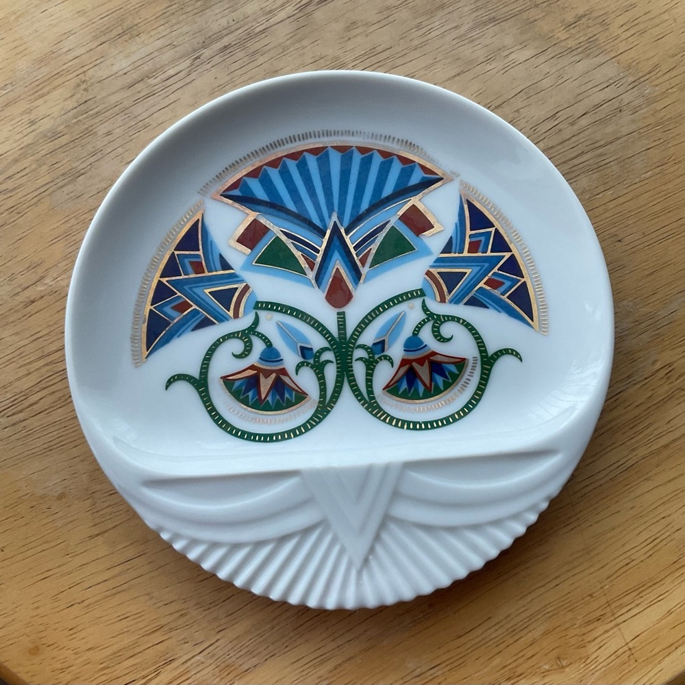 Vintage Elizabeth Arden "Treasures of the Pharaohs" trinket dish/powder box lid